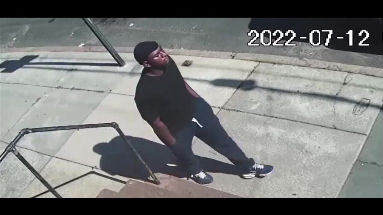 Passerby shot at while trying to help woman being robbed on dog walk in Philadelphia, police say