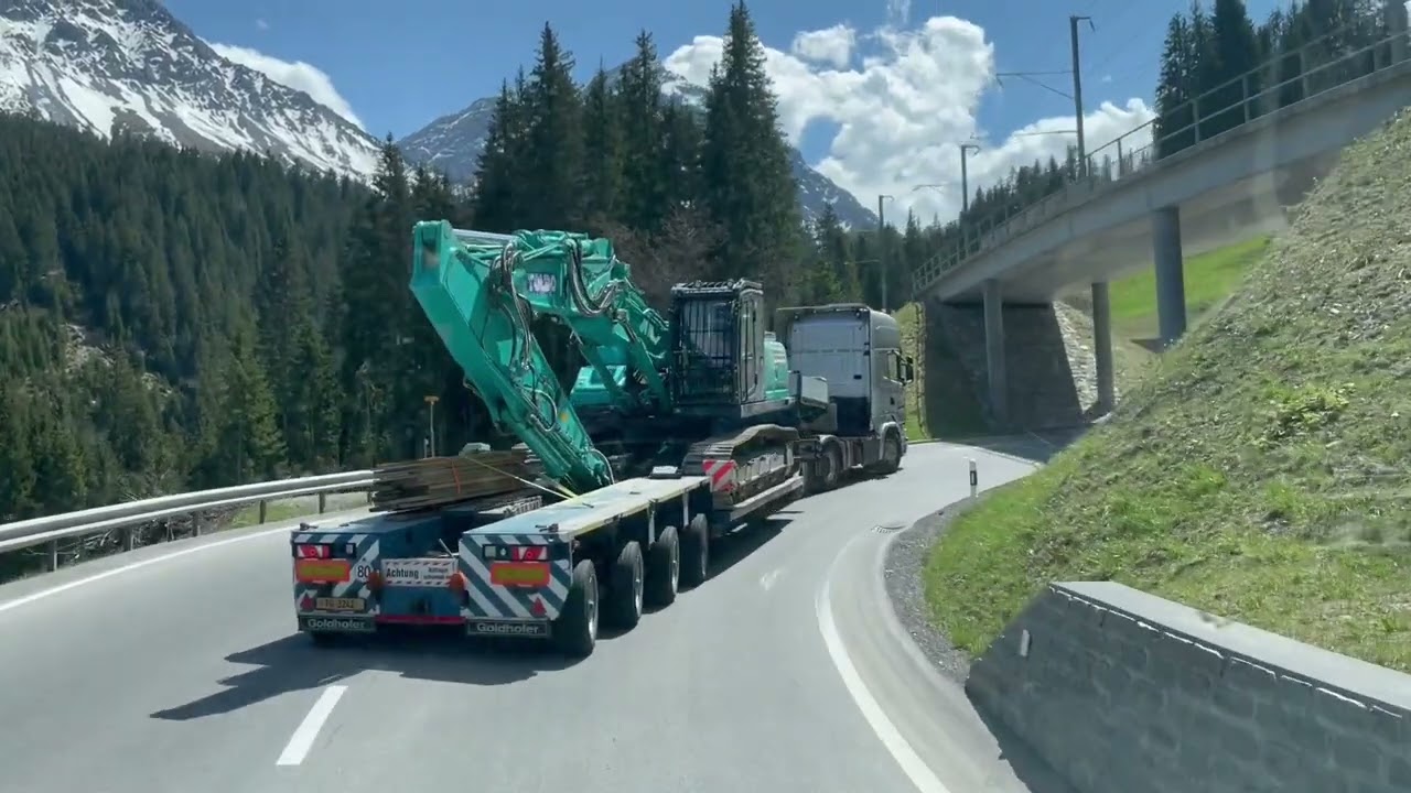 Baggertransport nach Arosa durch die N&uuml;ssli AG