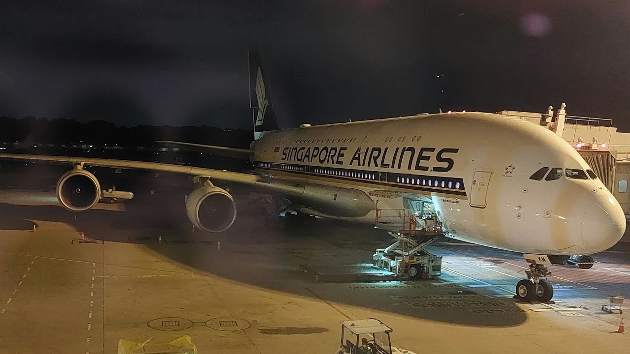 Singapore Airlines AIRBUS A380 | Singapore - London Heathrow TRIP REPORT(Economy) | Changi waterfall