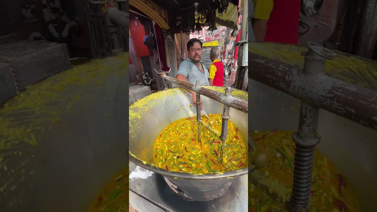 Famous Varanasi Bulk Free Khichdi for Traveller's!