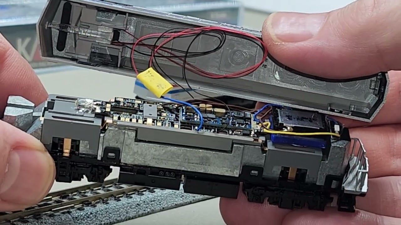 N Kato F40PH Amtrak ESU LokSound V5 conversion with operating strobes
