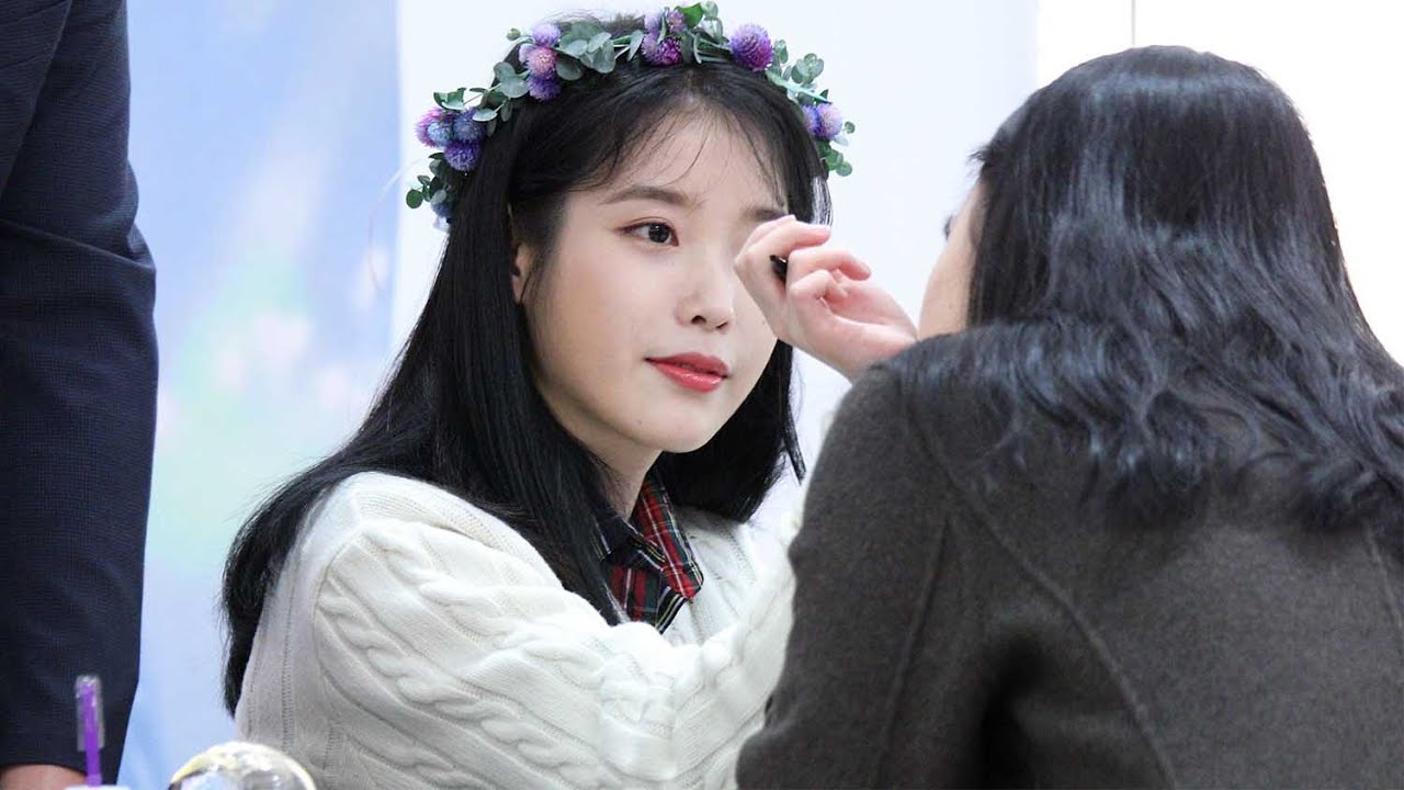 191128 아이유가 쓰는 향수는? 팬들과의 스킨쉽, 소통 IU 직캠 Ι 러브포엠 팬사인회 [비몽]