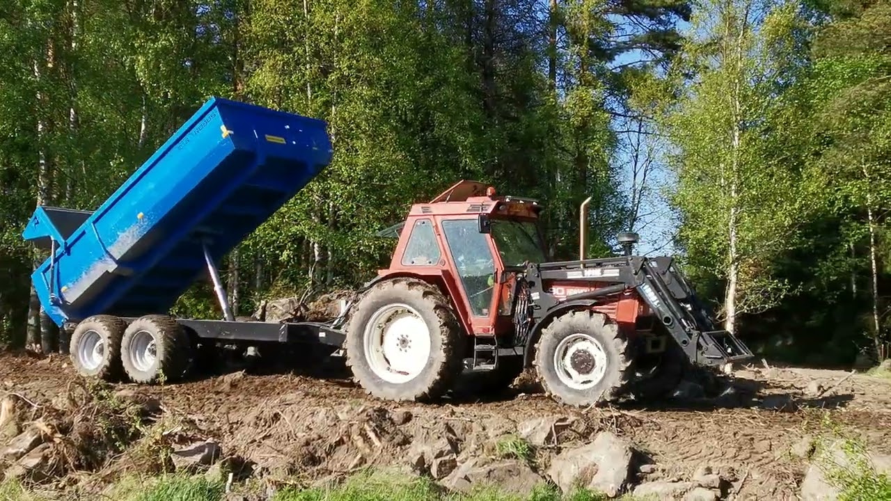Fiat 100-90 & Fiat 680DTH hauling dirt
