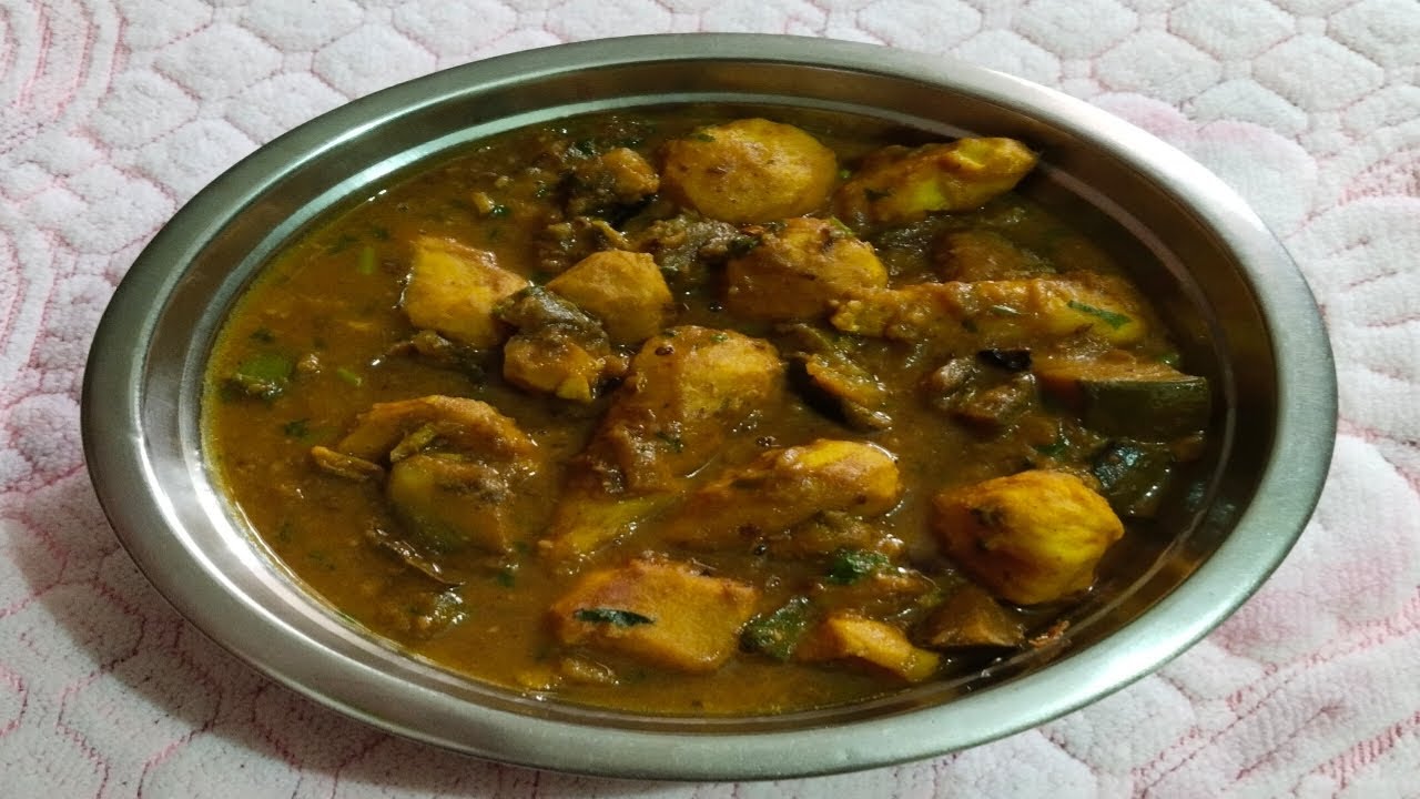 बेगुन दिये कोचुर मुखीर झोल || Begun diye kochur mukhir jhol || Bengan aur arbi ki tasty sabji 😋😋😋