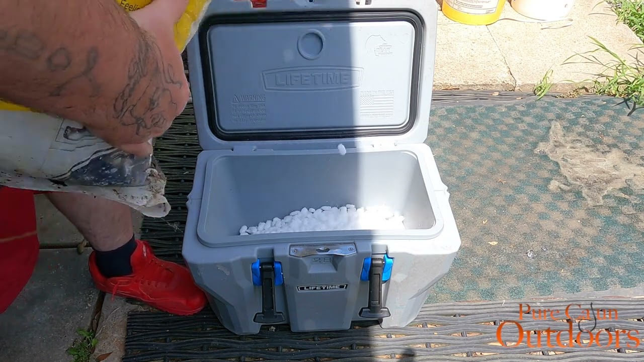 HOW TO MAKE A SALTWATER BRINE FOR BAIT!! (best method to save catfish bait)