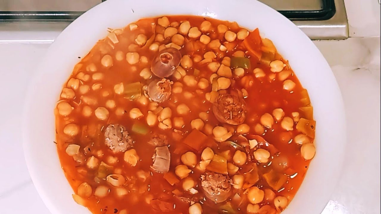 GARBANZOS con chorizo y cebolla tradicional