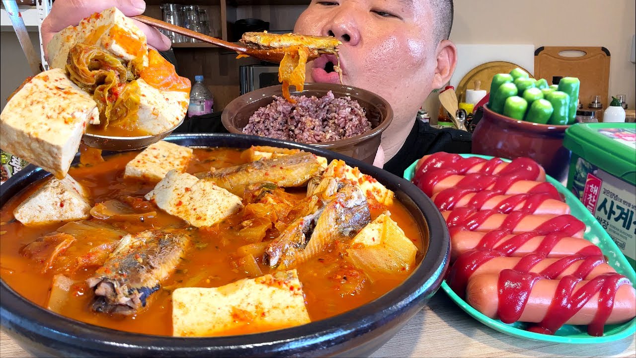 꽁두김치찌개 + 프랑크소시지 + 땡초 + 밥3인분 + 조미김까지 최고의 조합 , 최고의 메뉴 입니다. MUKBANG