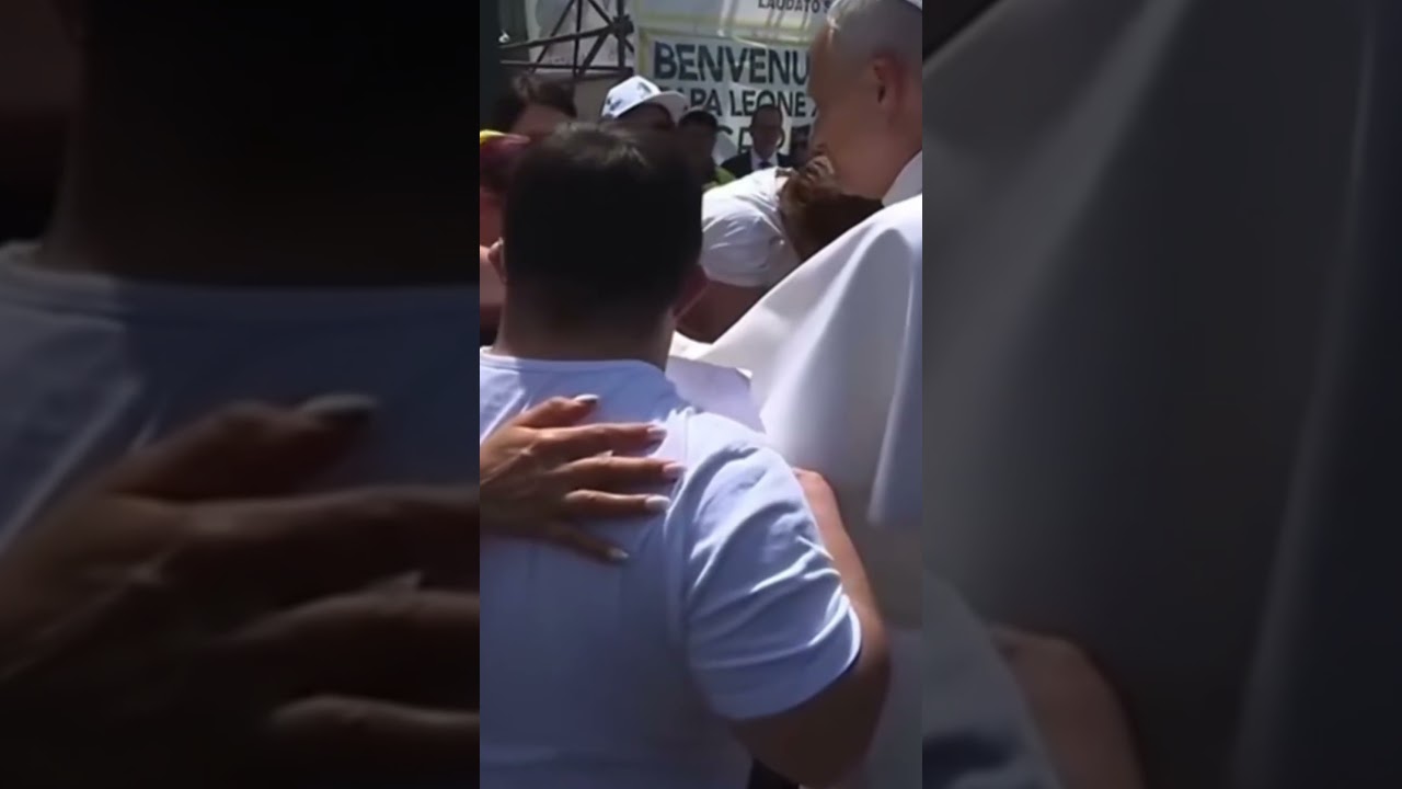 Эти трогательные объятия Папы Льва XIV довели всех до слёз 🥺❤️