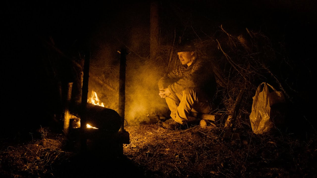 Rakovalkea, Havulaavu Ja Nuotioruokaa | Bushcraft Camp | Retkeily