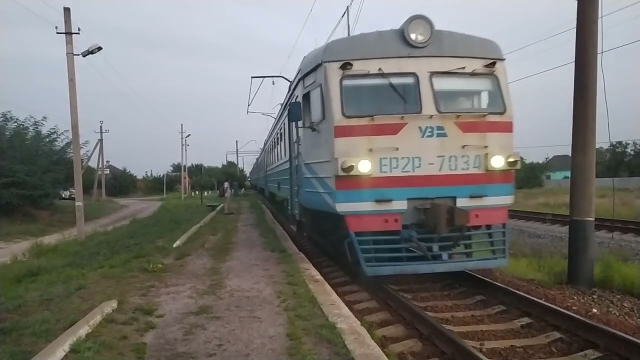 ер2р-7034 с пассажирским поездом