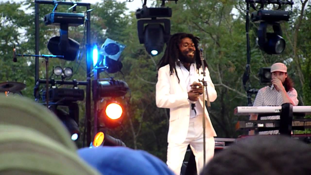 Reggae Sun Ska 2011  takana zion "ebombo"