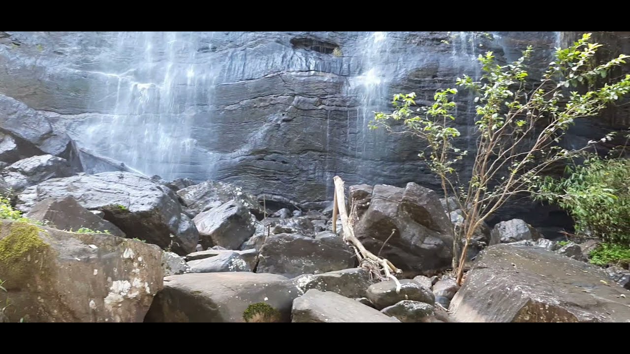 Narangala Falls in Bulathkopitiya area is a beautiful place to visit, a beautiful place to visit