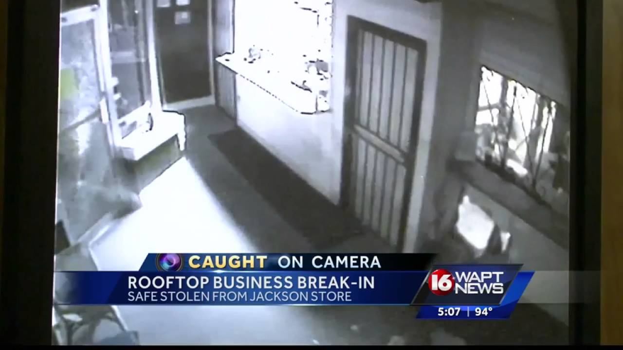 Burglars go in through roof, steal safe