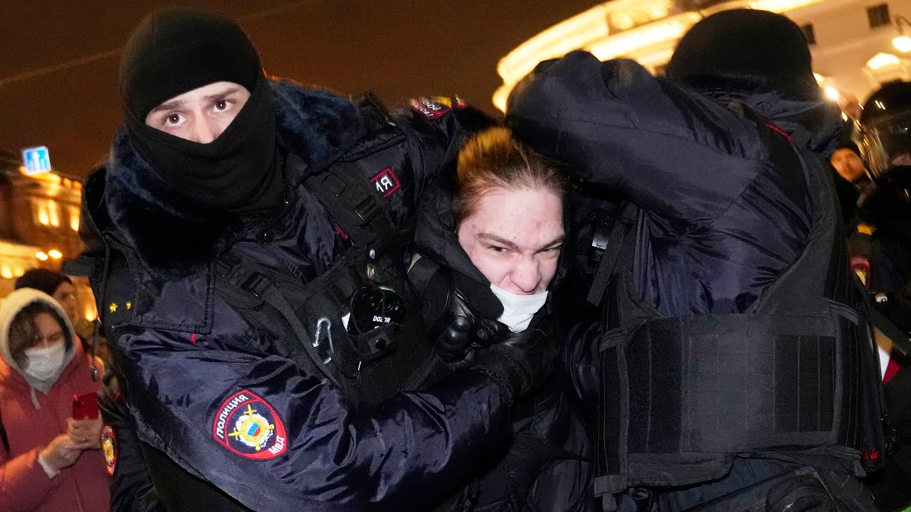 Invasion of Ukraine could cause societal collapse in Russia | Expert explains Putin's miscalculation