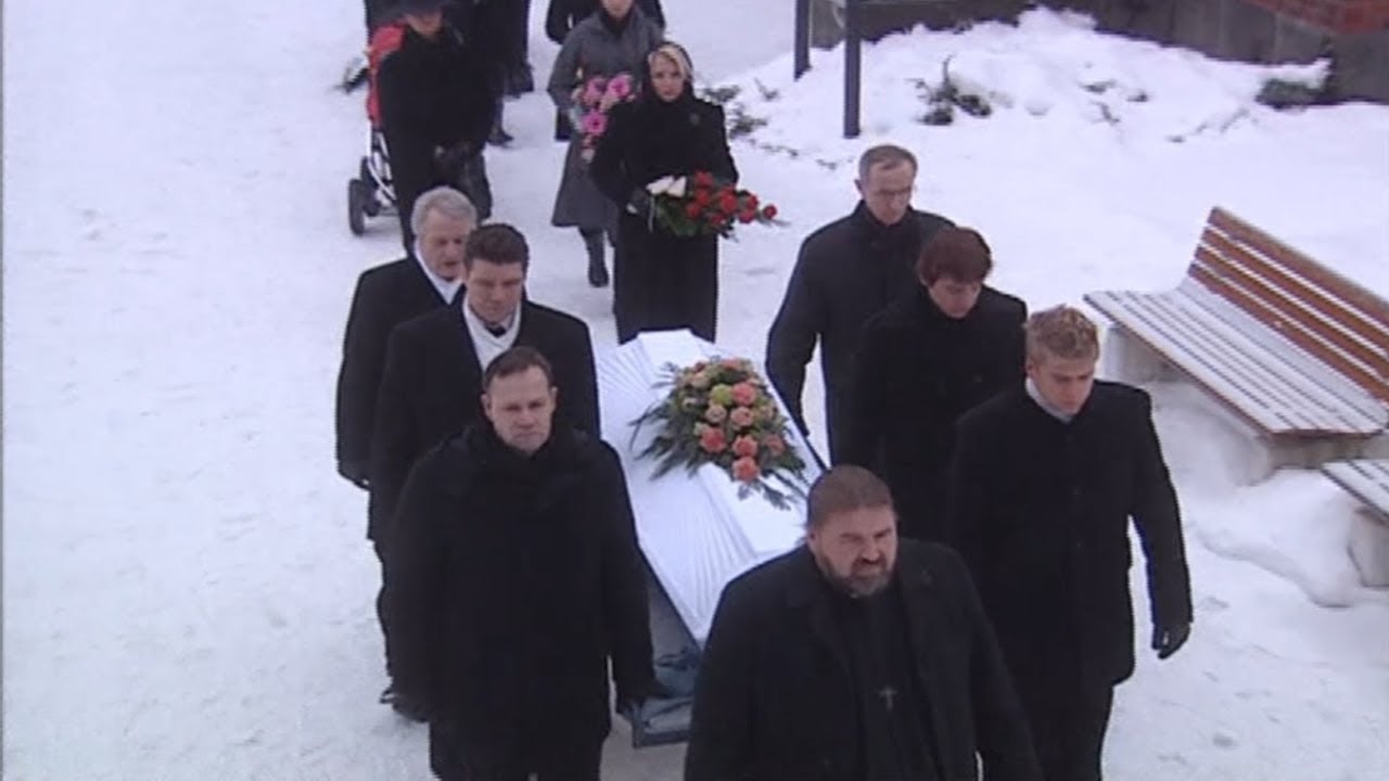 Salkkarit - Juulia kuolee + Juulian hautajaiset (2009)