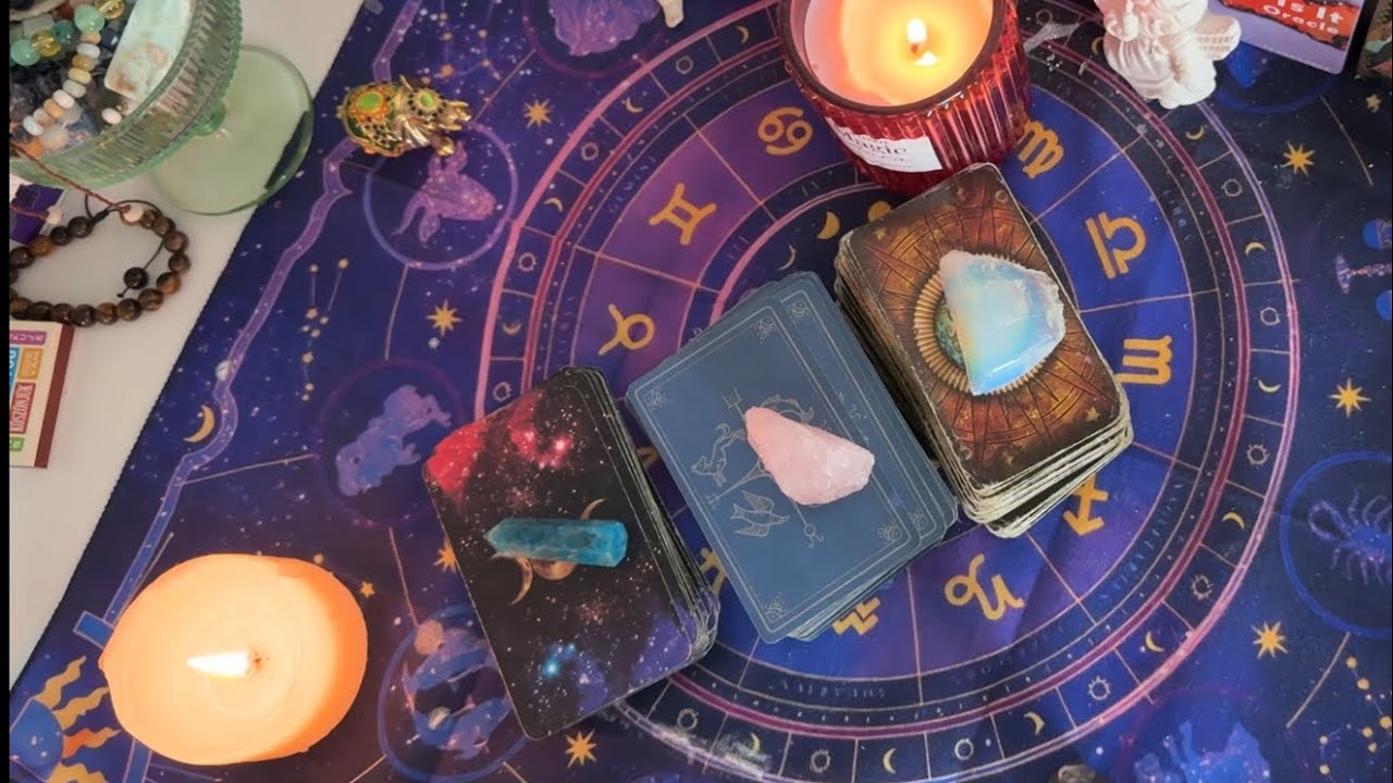 🥰 Co on/ona aktualnie myśli o Tobie? 🌚🎭 co czuje? Wybierz grupę TAROT