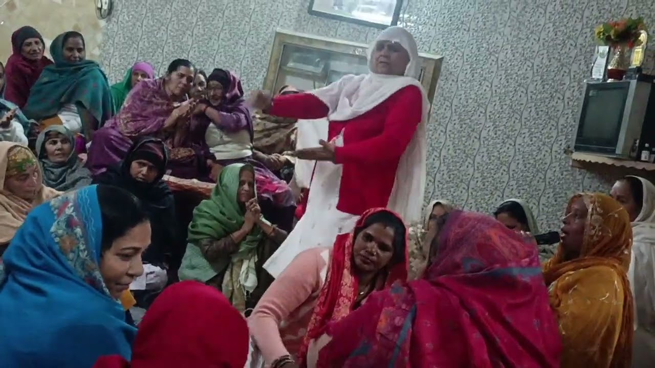 प्यारा सा भजन  डांस के साथ - घोटा घोटा घोटा भोले ने लगा लिया घोटा। 