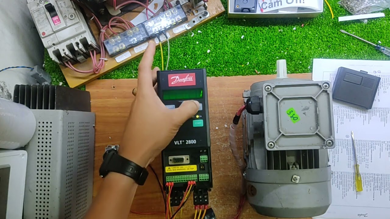 Hướng Dẫn AE Cài Đặt Biến Tần Danfoss VLT2800 Cơ Bản