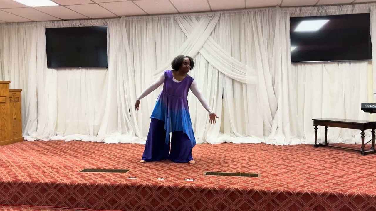 Sacred praise dance to: Yes by Shekinah glory ministries