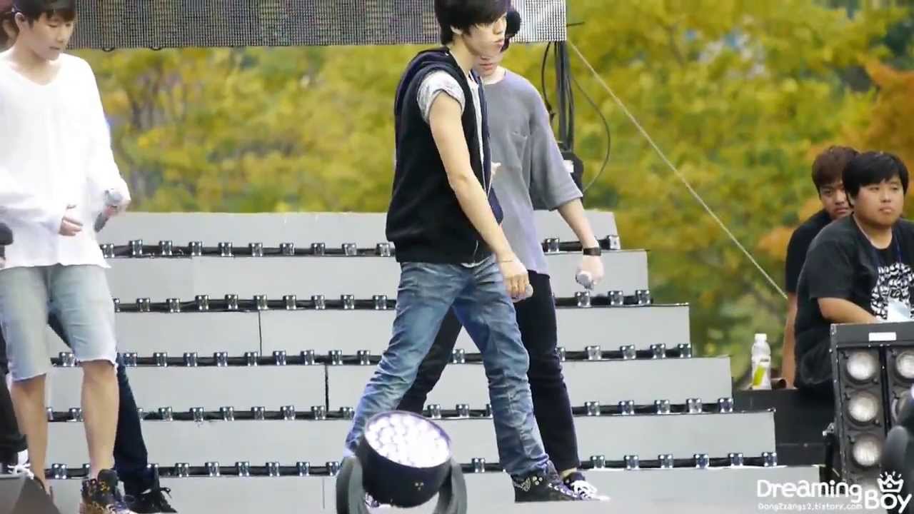 [HD fancam] 131006 Dongwoo - Request dry rehearsal @ Gangnam Hallyu Festival