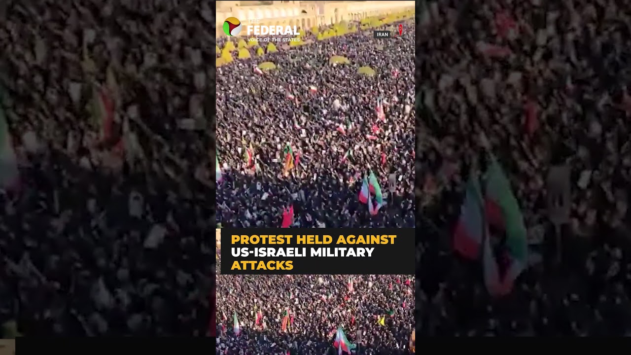 Crowds gather to protest and mourn Khamenei&rsquo;s death in Iran's Isfahan