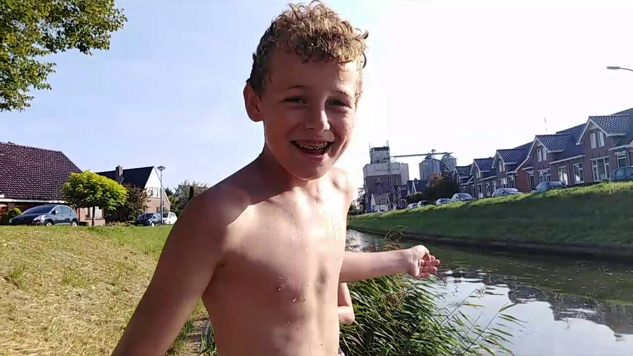 In het kanaal springen 😳😳👌