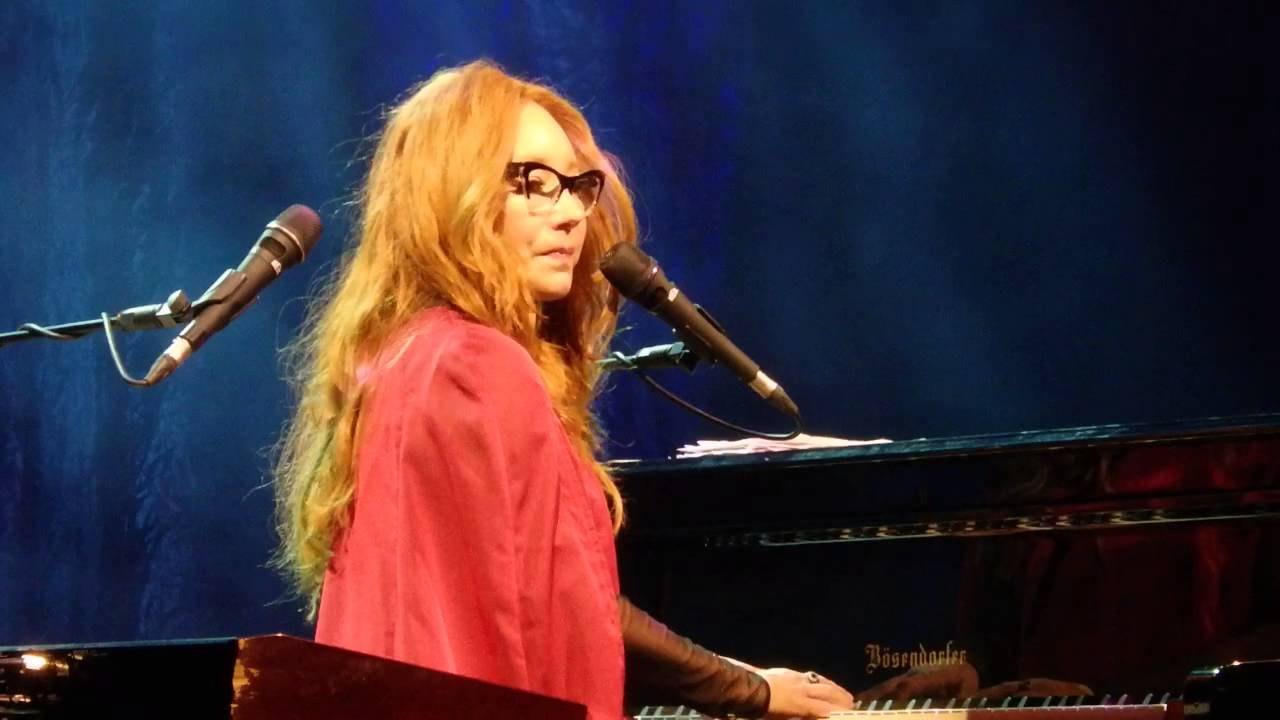 Beauty Queen / Horses - Tori Amos - Helsinki, Finland - June 9, 2015