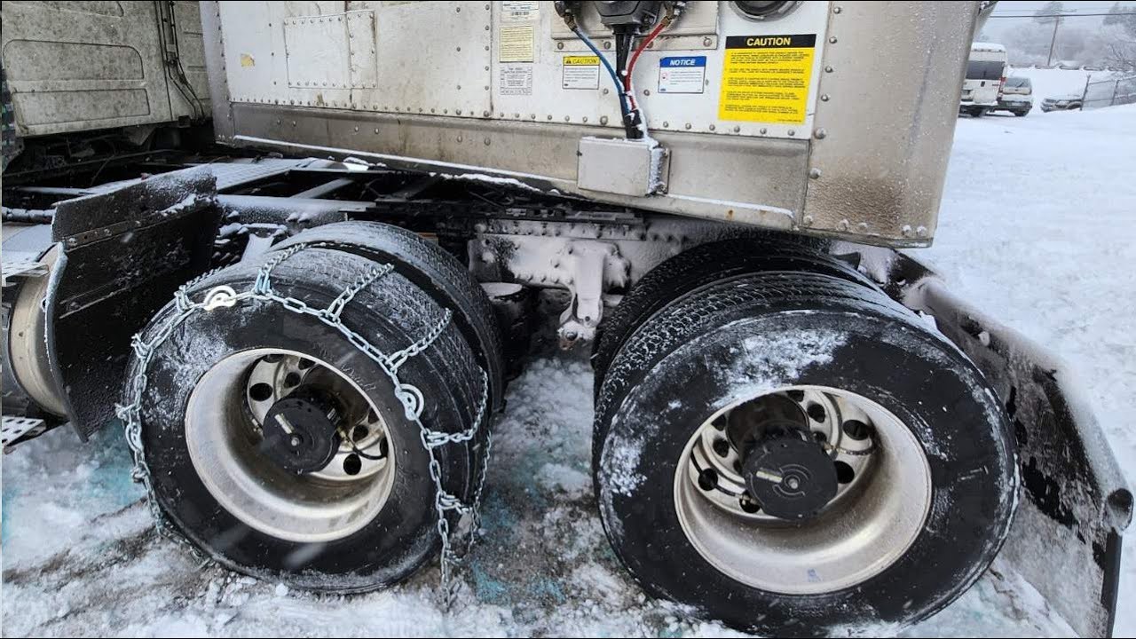 STUCK?? Freightliner Cascadia Differential Locking Tutorial: When and How to Use It