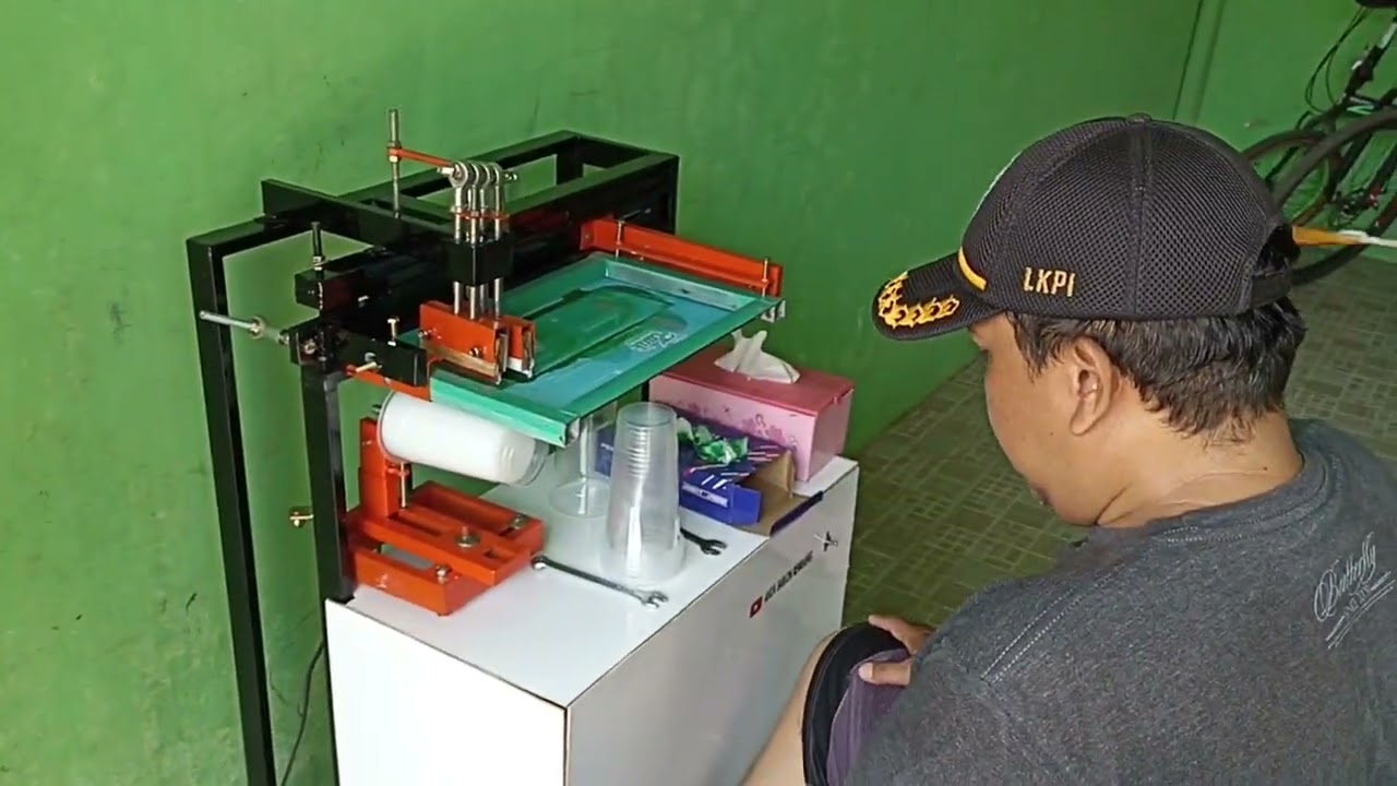pelatihan di tempat gratis mesin sablon cup semi otomatis. 081390082715