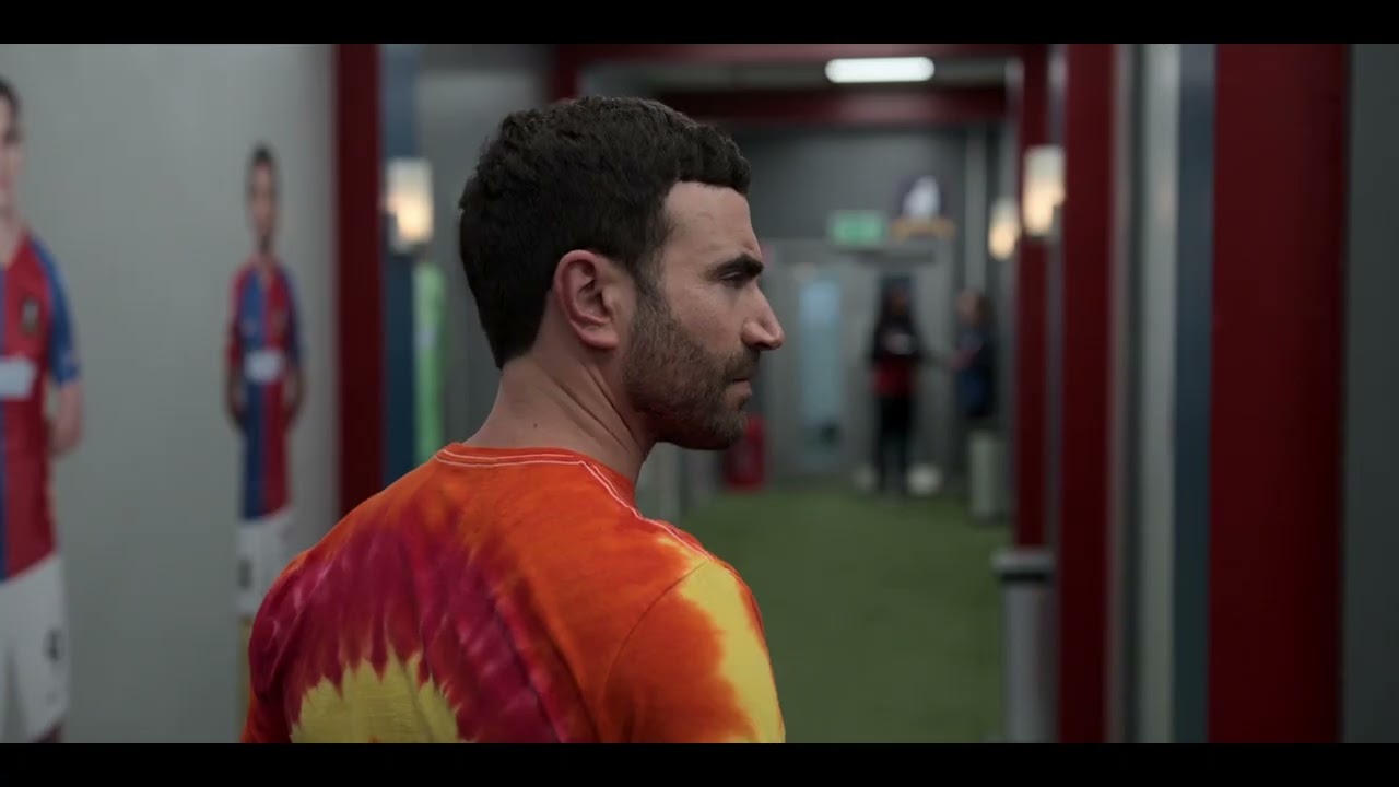 Roy wears a red tie-dyed t-shirt | Ted Lasso 3x10