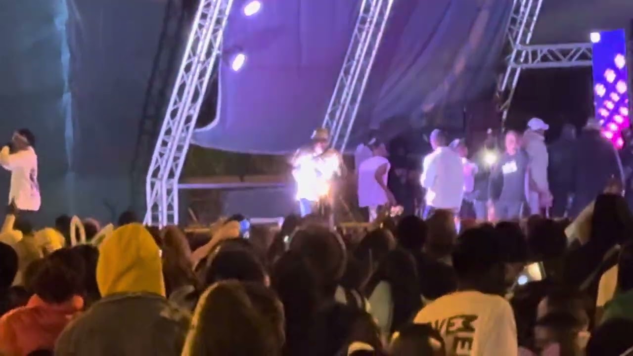Kaychelow performing LIVE at shandesh one woman show