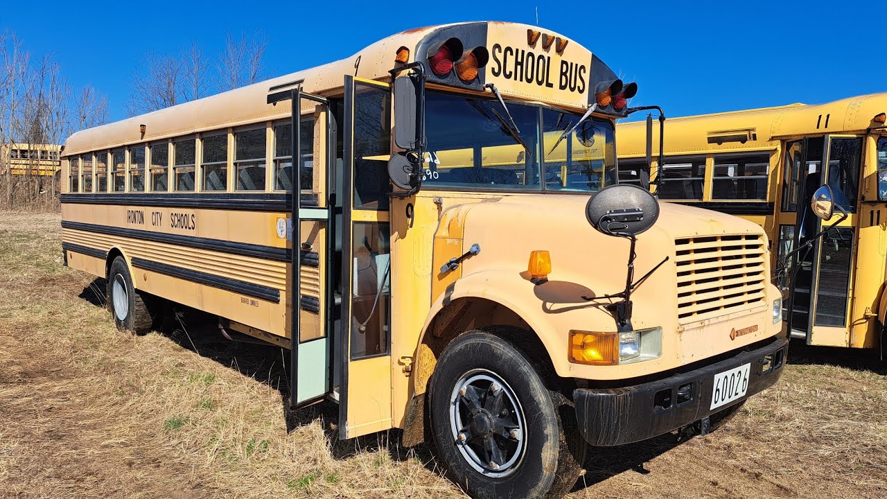 Thomas 3800 DT466/5 Speed ​​Manual 1990: обзор, осмотр и запуск