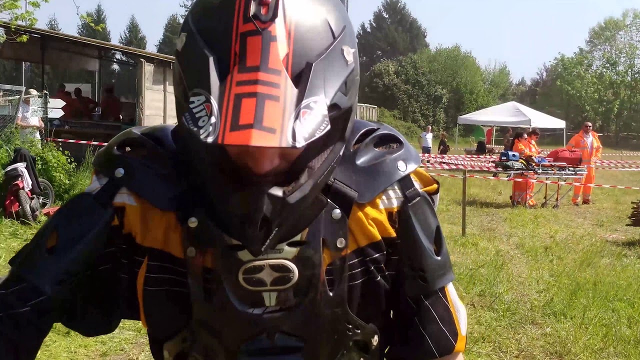 GARA CON PIAGGIO CIAO EP6 arrivare al traguardo