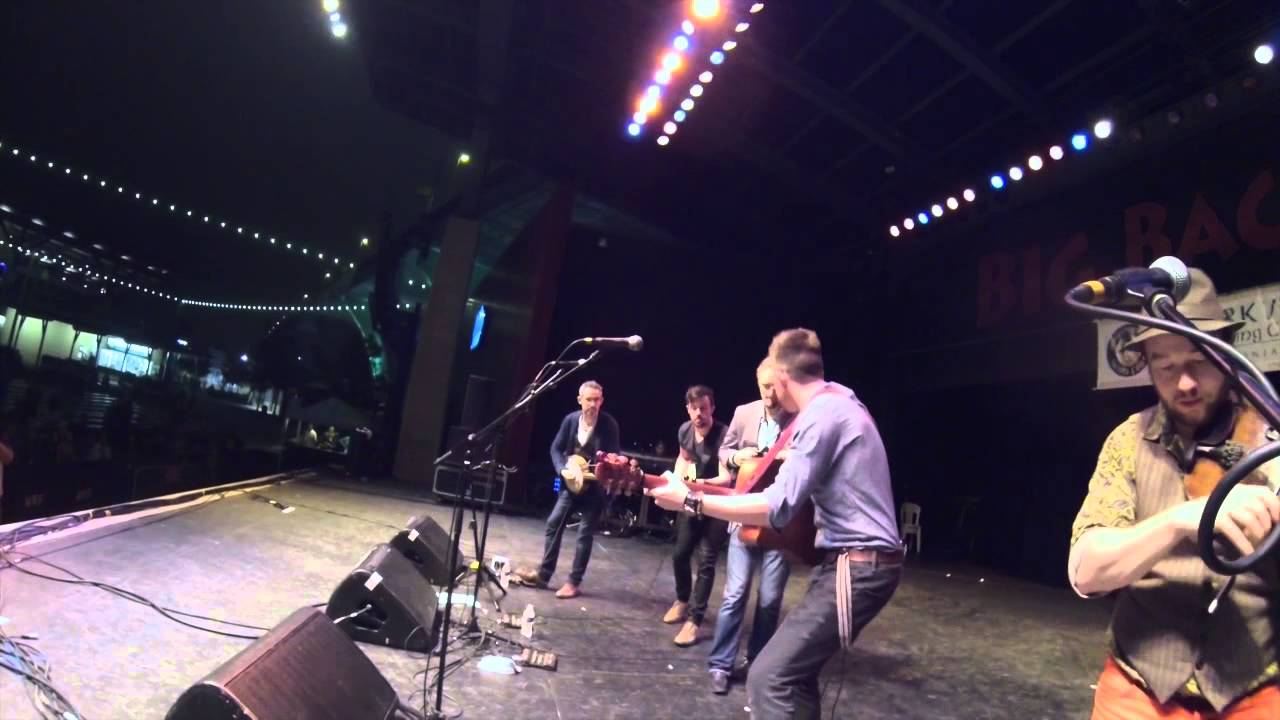 Fisher's Hornpipe - We Banjo 3 with Cory Piatt