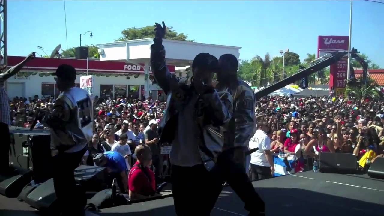 DruPhotoDesigns INC: Pretty Ricky at Calle Ocho Part 1 : Power 96 stage