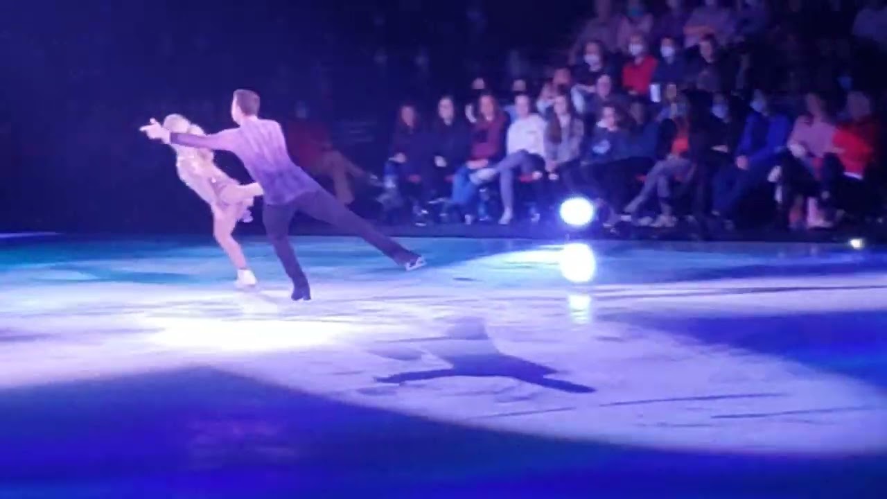 STARS ON ICE 2022 ⛸ - Alexa Knierim & Brandon Frazier. Boston MA. Sat Apr 30th, 2022 (By Sam G.)