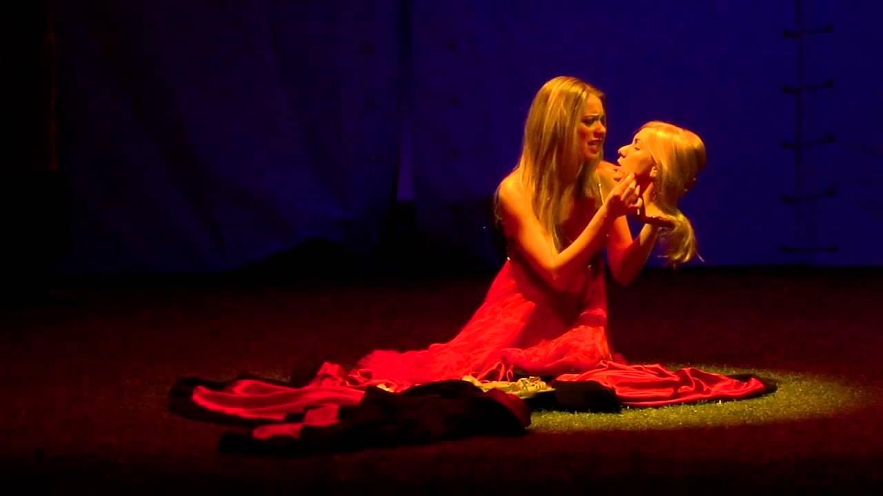 María Mera interpretando a Salomé.
