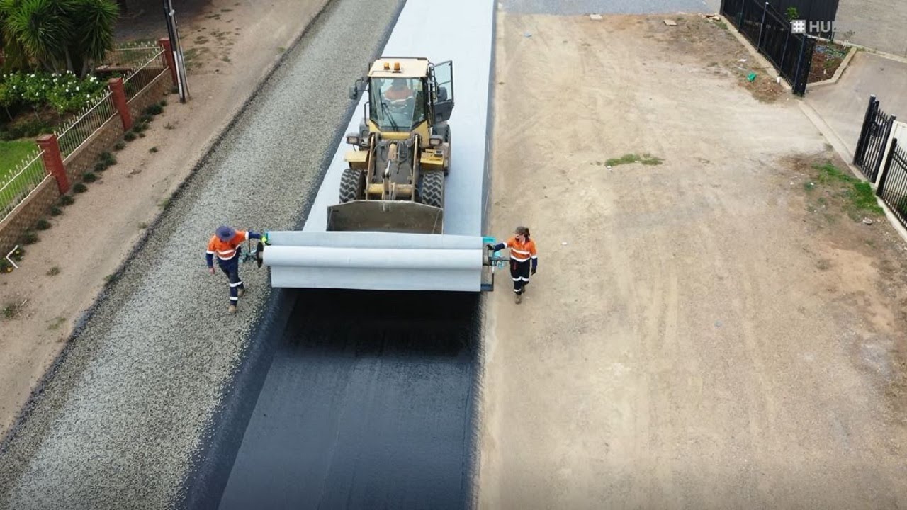 HUESKER Chipseal Grid | Extends the service life of spray seal pavements