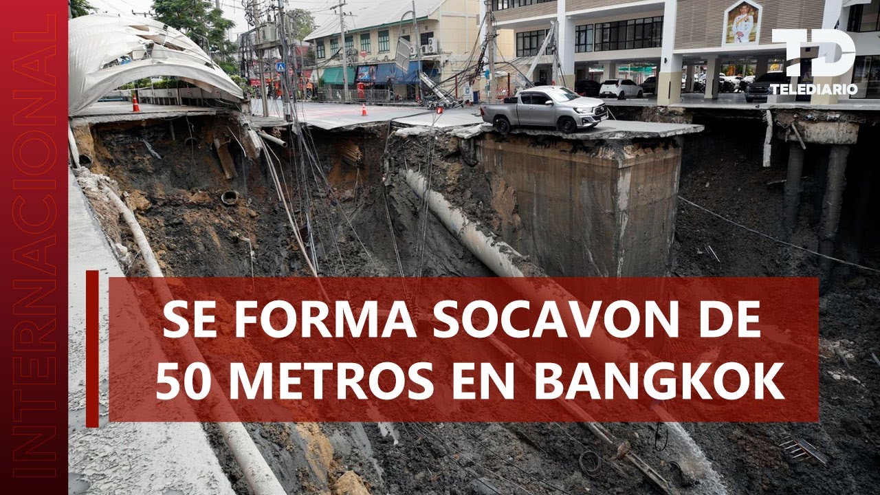 Socav&oacute;n se traga calle en Bangkok; temen m&aacute;s da&ntilde;os por lluvias