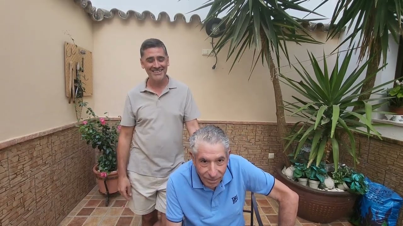 2O24-08-14 Joaquín Salguero  Sánchez con su familia en Arcos de la Frontera