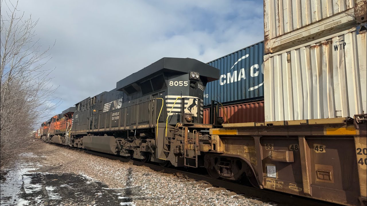 BNSF WB 3x2x0 Stacktrain Meets BNSF EB Intermodal with NS Power. Olathe, KS 1/17/26