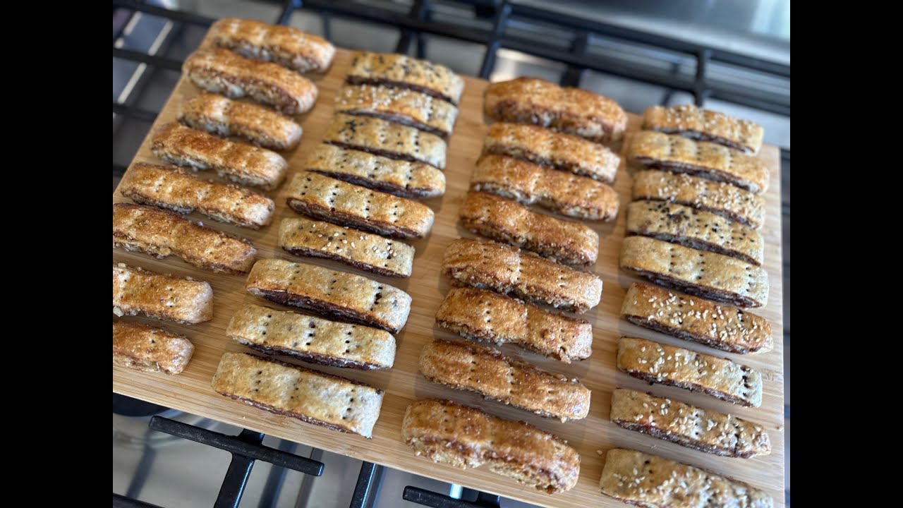 Healthy Iraqi Date and Walnut Kleecha