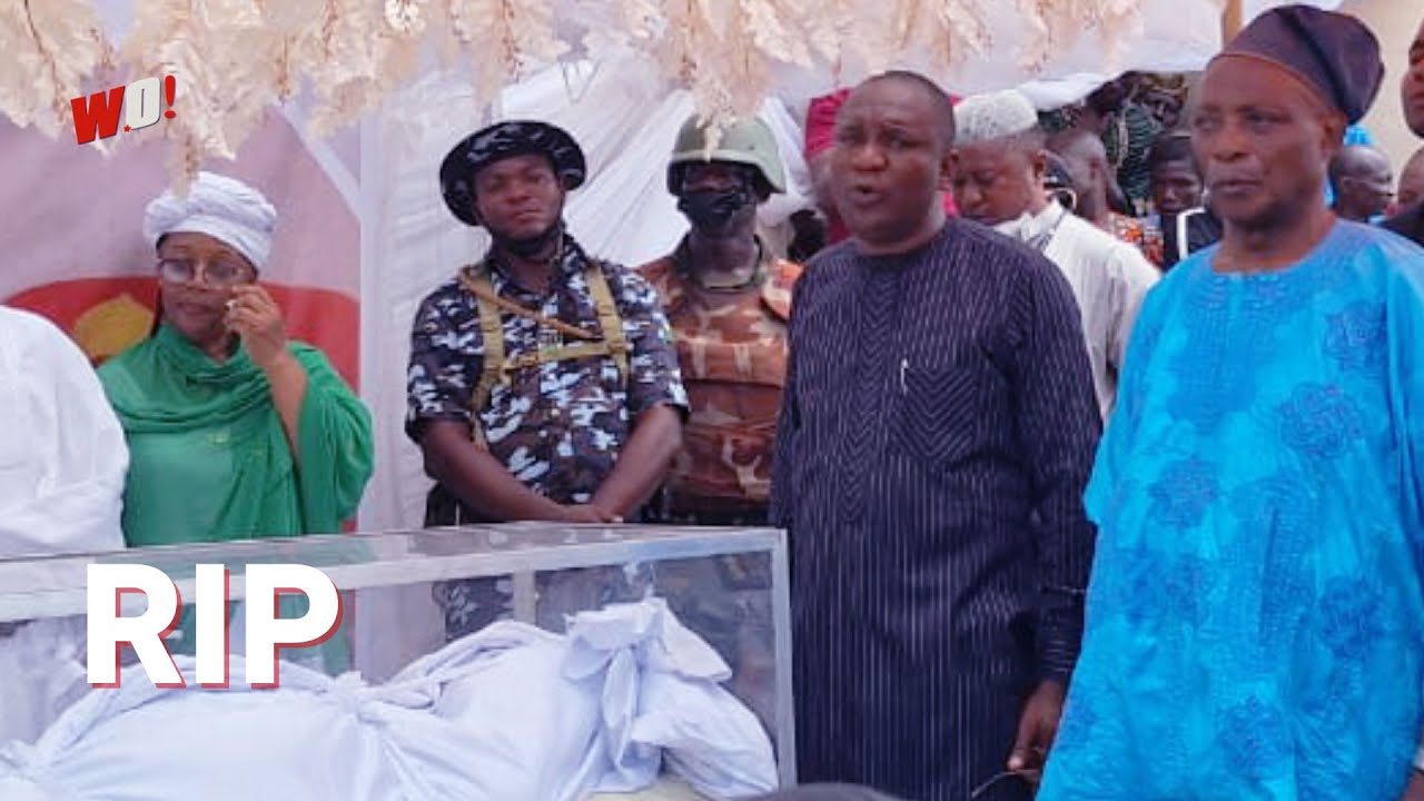 Late Olubadan of ibadan, Lakan Balogun ly!ng in statě