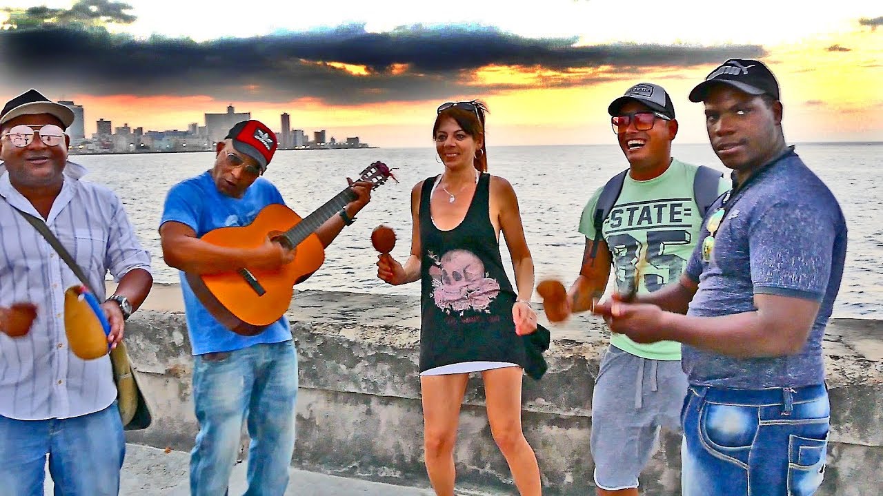 HAVANA - MALECON AT SUNSET