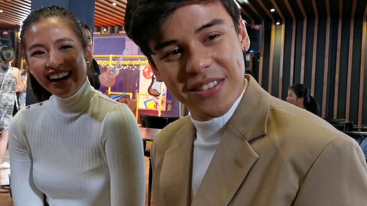 CUTE COUPLE. Gabby Garcia walang pakialam sa pwet ni Khalil Ramos