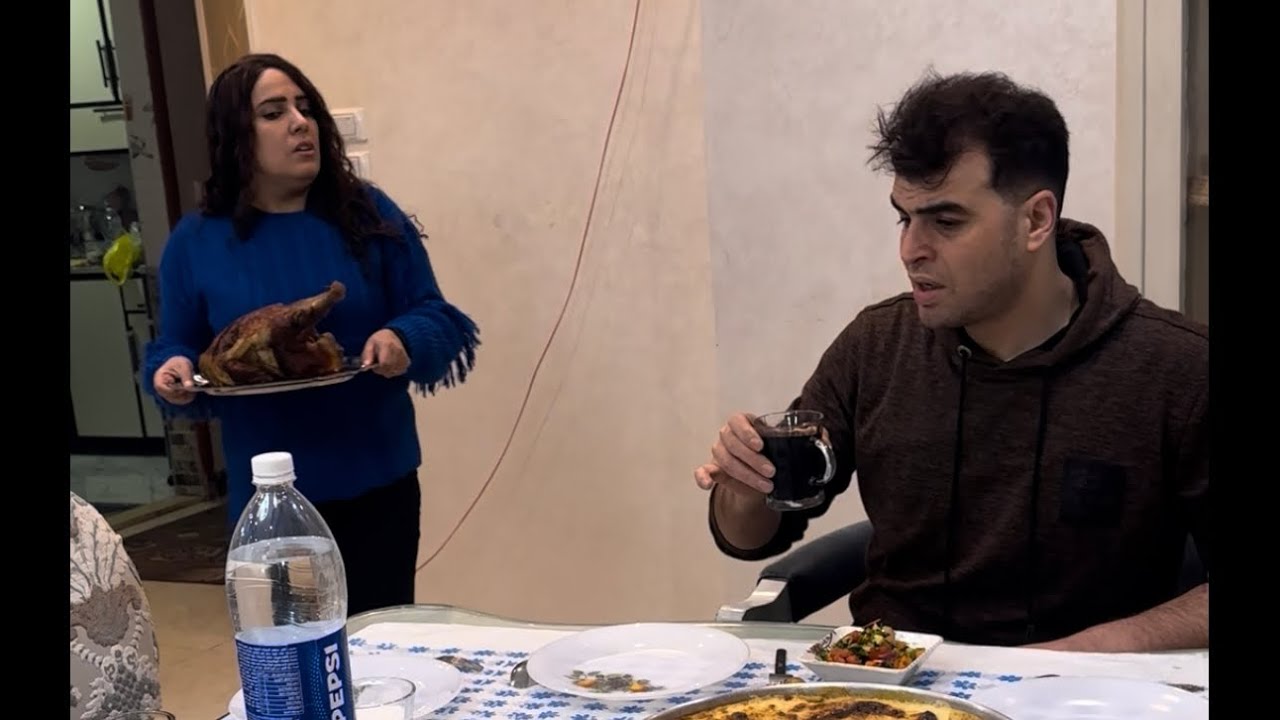بتشيل الاكل لما عرفت ان امه بره