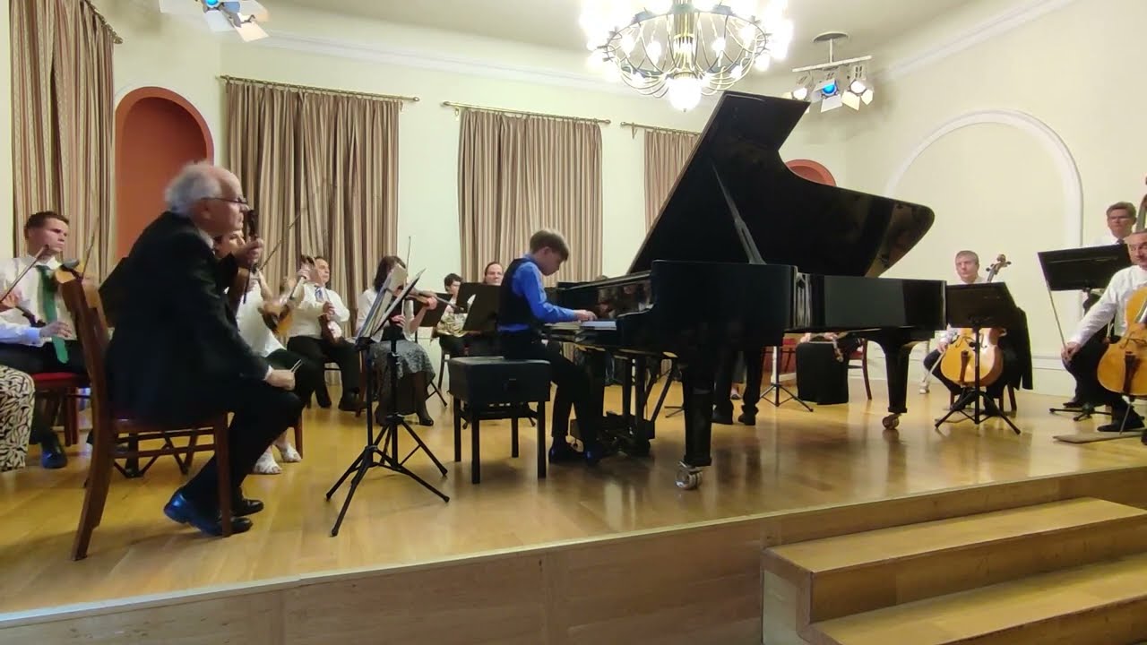 Haydn: piano concerto No. 11 in D major mvt III. Rondo all'Ungarese | Adam Balogh (11)
