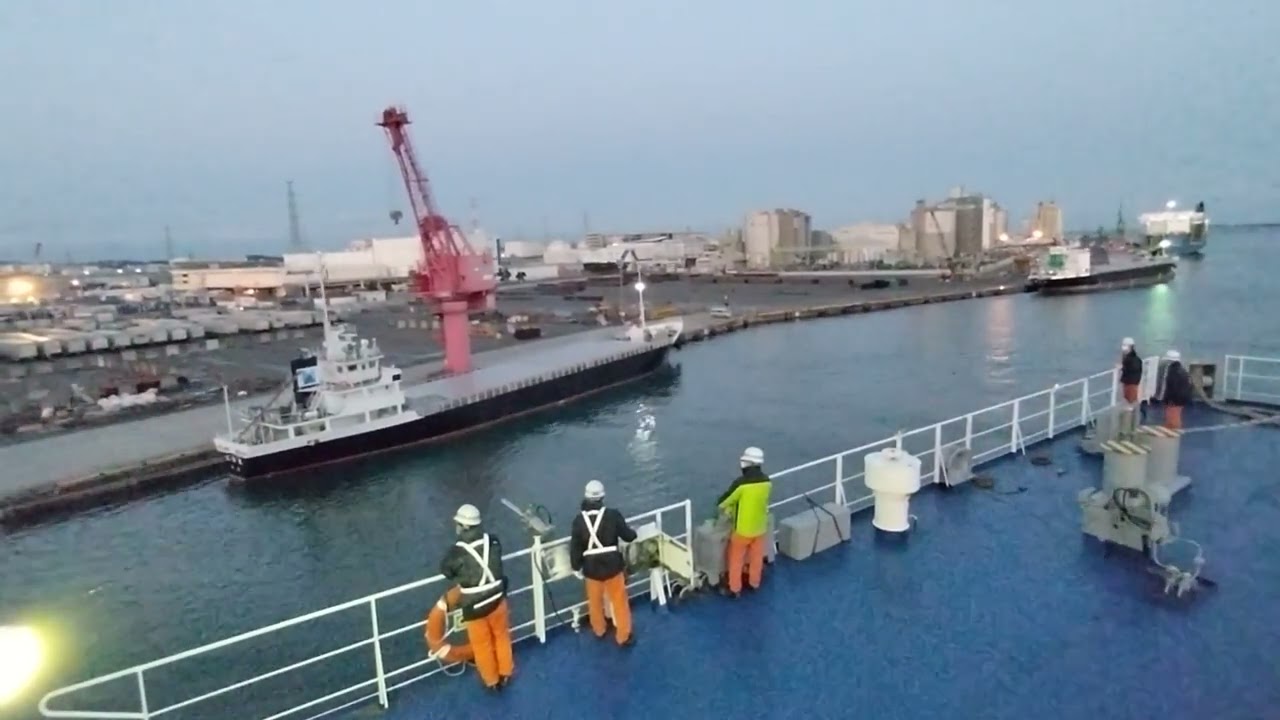 太平洋フェリー いしかり 仙台港入港シーン 2022年12月撮影