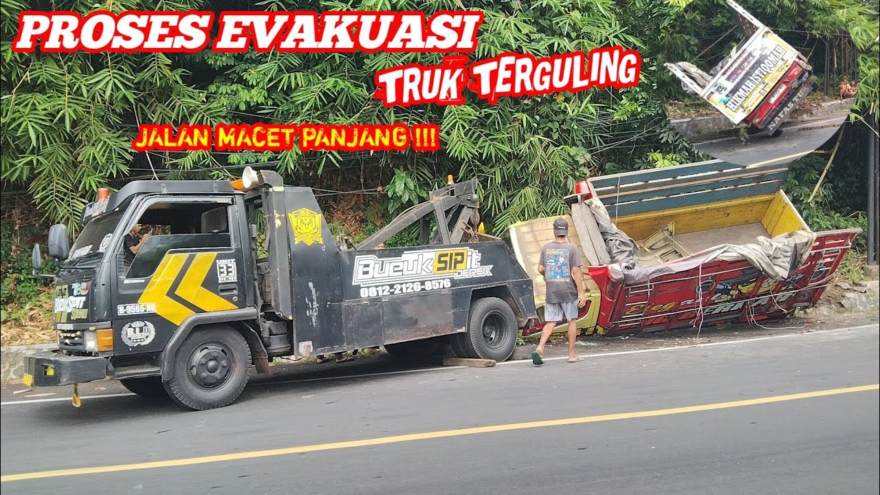 [TEAM DEREK HAMPIR TERTIMPA TRUK!!] EVAKUASI TRUK TERGULING KE GOT DI TANJAKAN CIBEKA