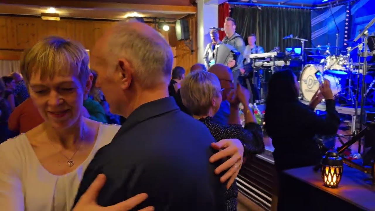 Amanda med Donnez på Høyvang Glade Dansevenner 10.2.24 Dansnytt Jan Tore Eriksen